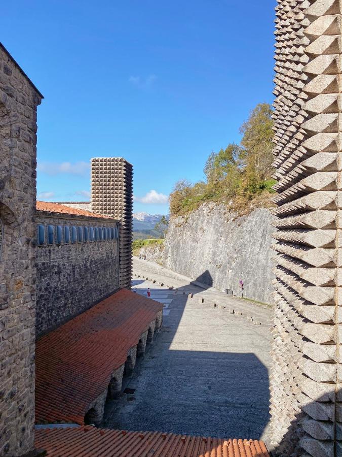 Iraipe Santuario De Arantzazu Hotel Oñate 외부 사진